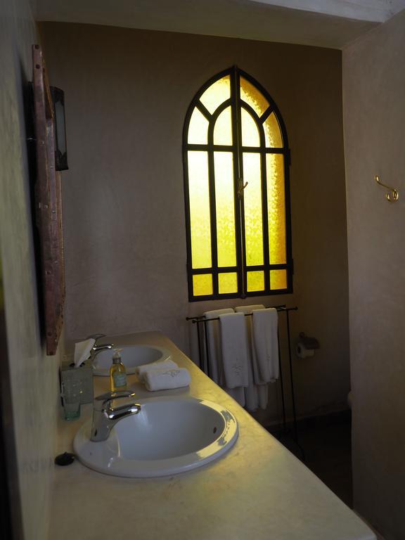 Le Cazar Hotell El Ain Exteriör bild
