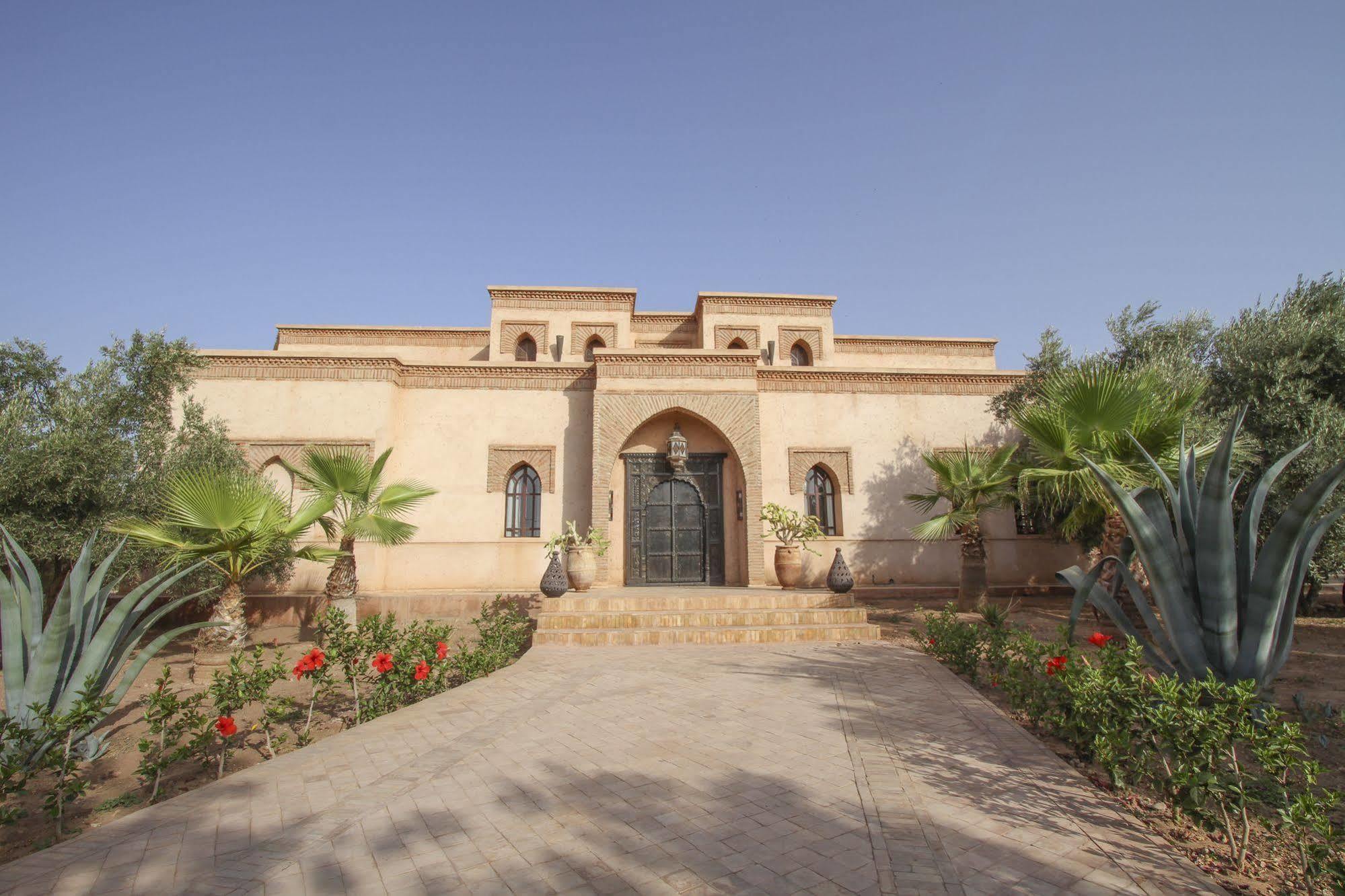 Le Cazar Hotell El Ain Exteriör bild