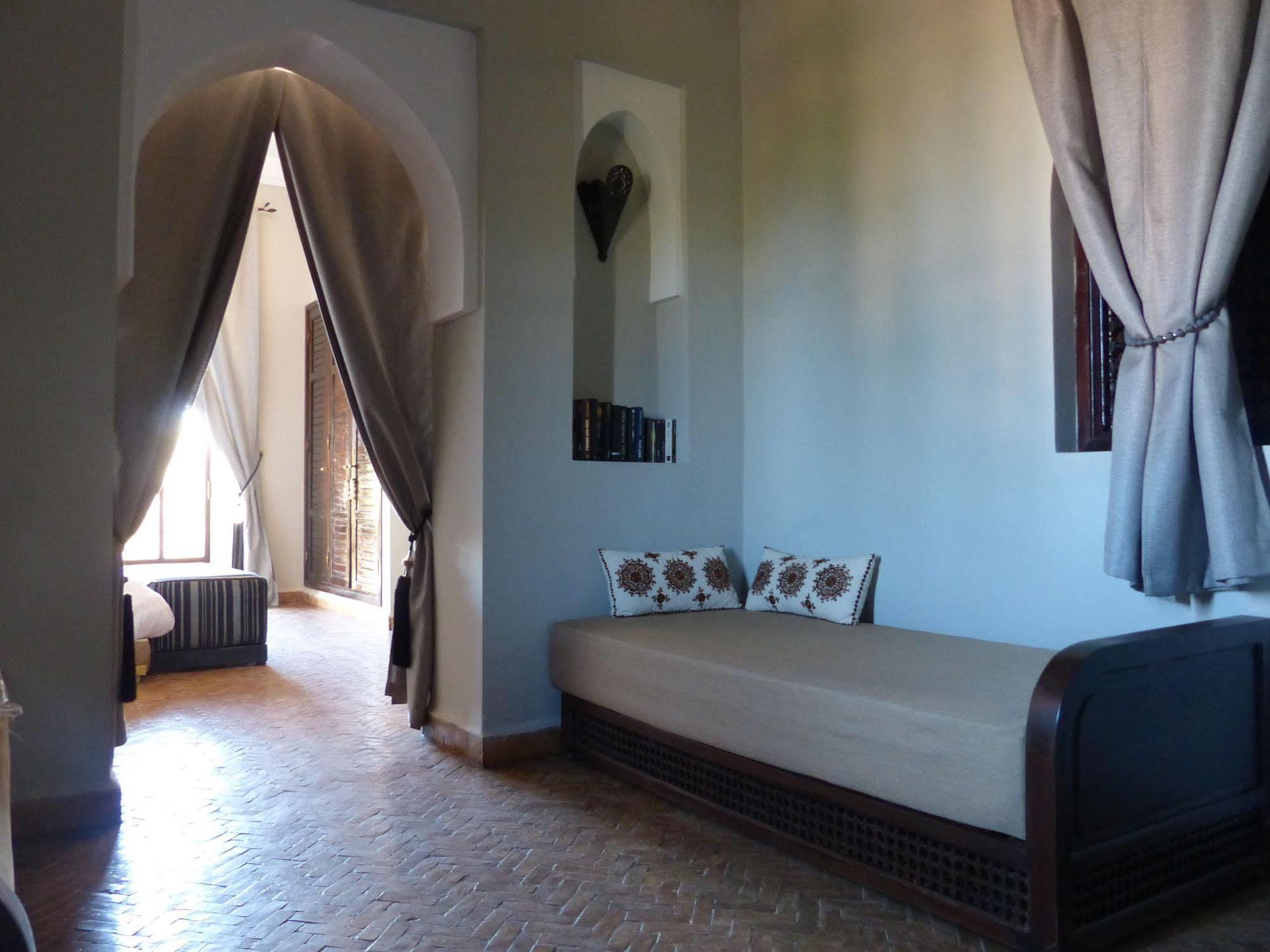 Le Cazar Hotell El Ain Exteriör bild