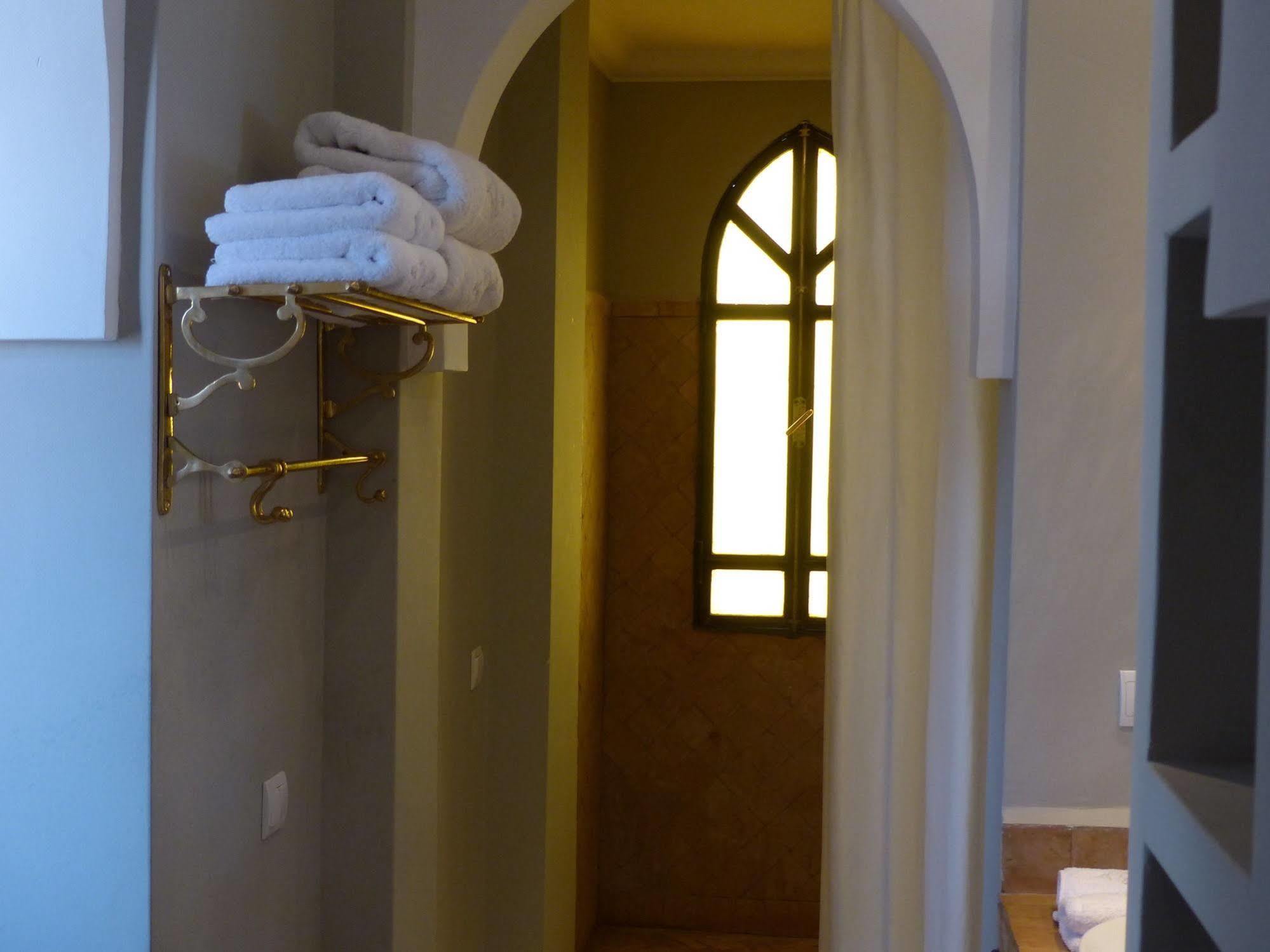 Le Cazar Hotell El Ain Exteriör bild