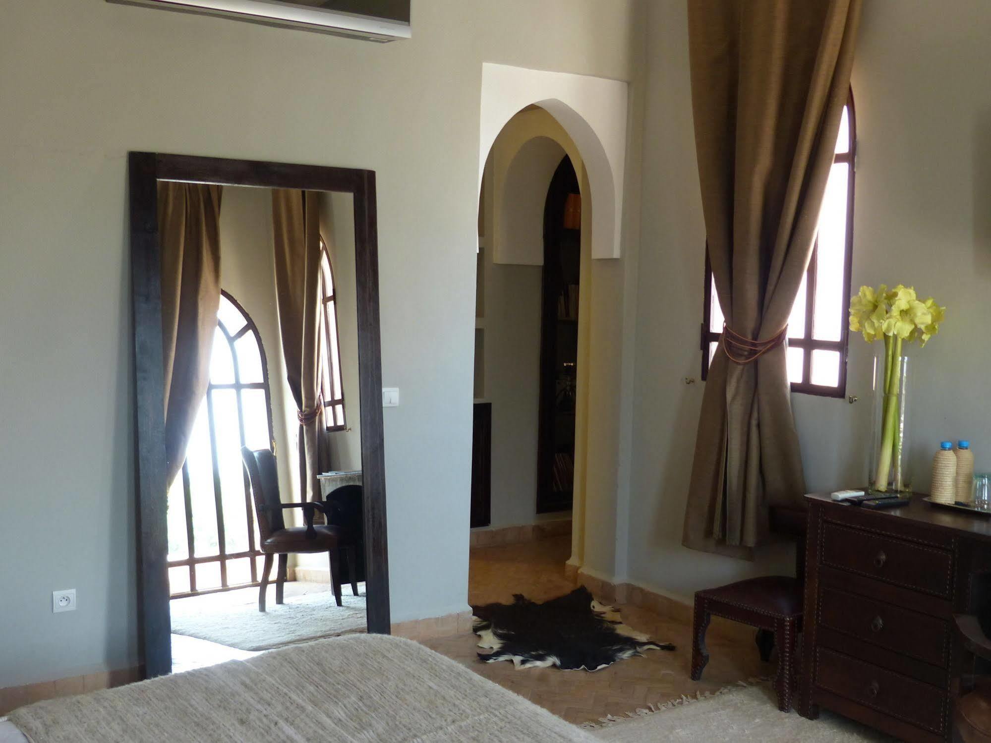 Le Cazar Hotell El Ain Exteriör bild