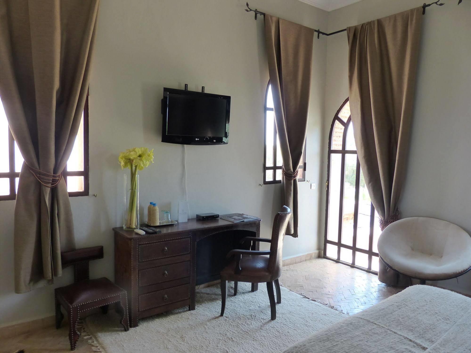 Le Cazar Hotell El Ain Exteriör bild